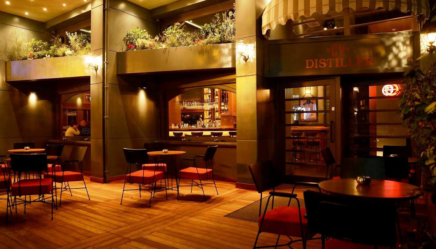 ΤΡΙΑ ΚΑΘΑΡΟΑΙΜΑ WHISKY BAR | The Bars