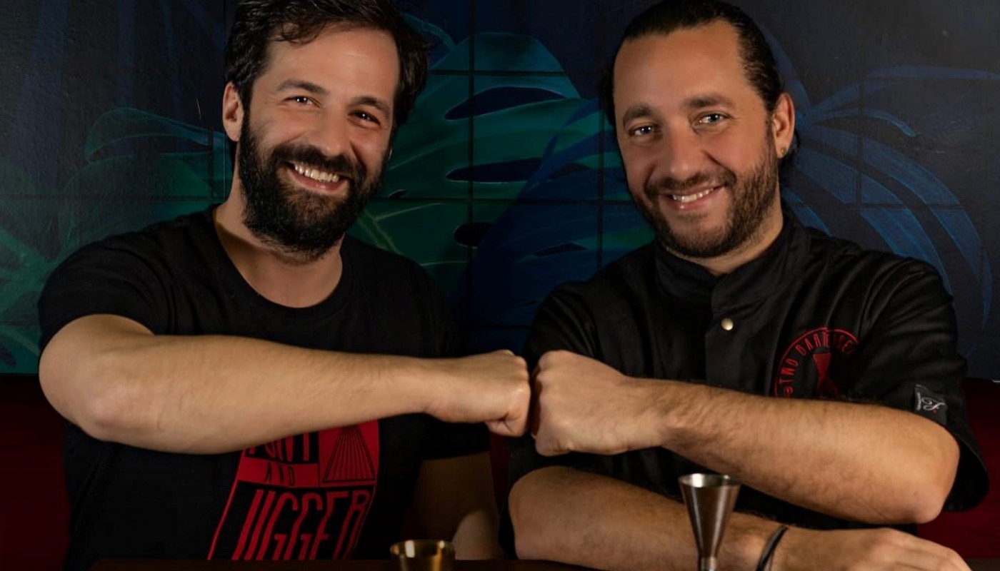 PONY AND JIGGER: ΤΡΙΑ ΛΙΚΕΡ, ΔΥΟ BARTENDERS, ΜΙΑ ΚΟΙΝΗ ΟΠΤΙΚΗ ΚΙ ΕΝΑΣ ΚΟΙΝΟΣ ΣΤΟΧΟΣ | Νέα