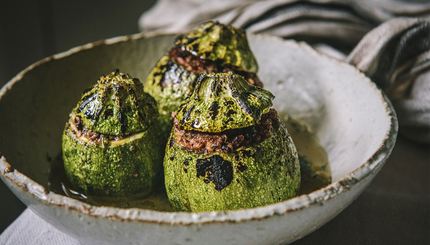 ΚΟΛΟΚΥΘΙΑ ΓΕΜΙΣΤΑ ΜΕ PLANT-BASED ΚΙΜΑ ΚΑΙ ΣΑΛΤΣΑ ΑΠΟ ΑΝΗΘΟ | Συνταγές