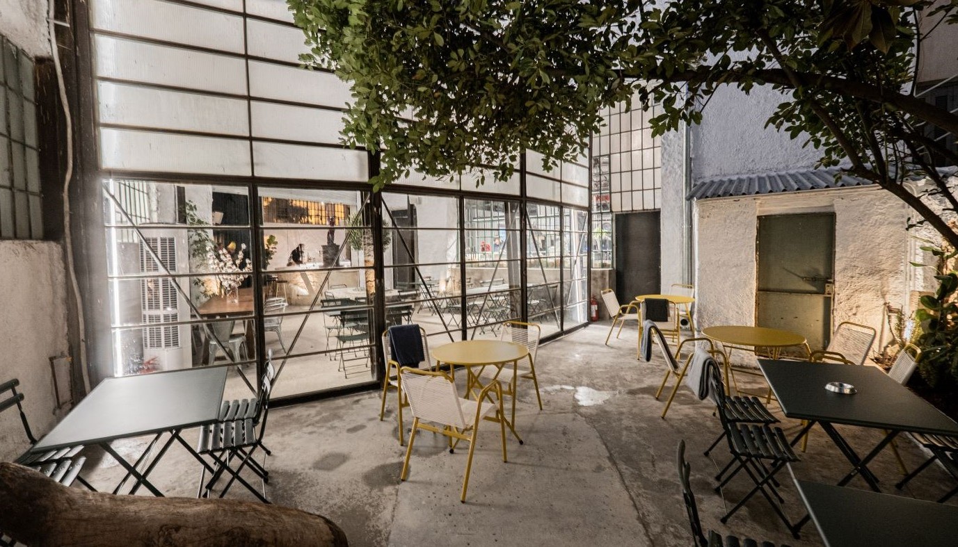 LINE ATHENS: ΜΙΑ «ΑΝΑΡΧΗ» ΓΡΑΜΜΗ ΠΟΥ ΣΥΝΕΧΙΖΕΙ | The Bars