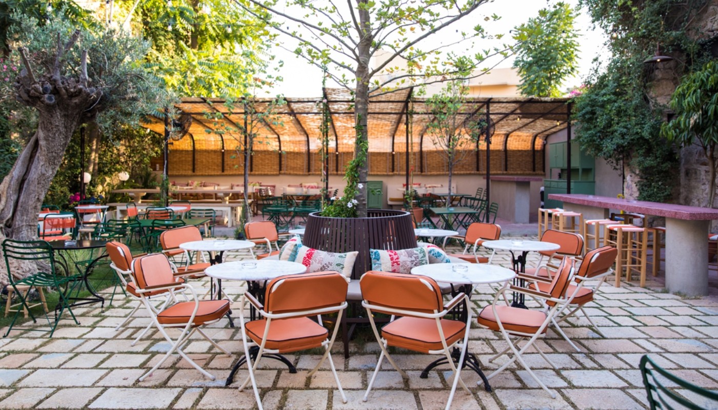 Το Λοκάλι: Στην πιο καλοκαιρινή αυλή του Ψυρρή | The FNL Guide