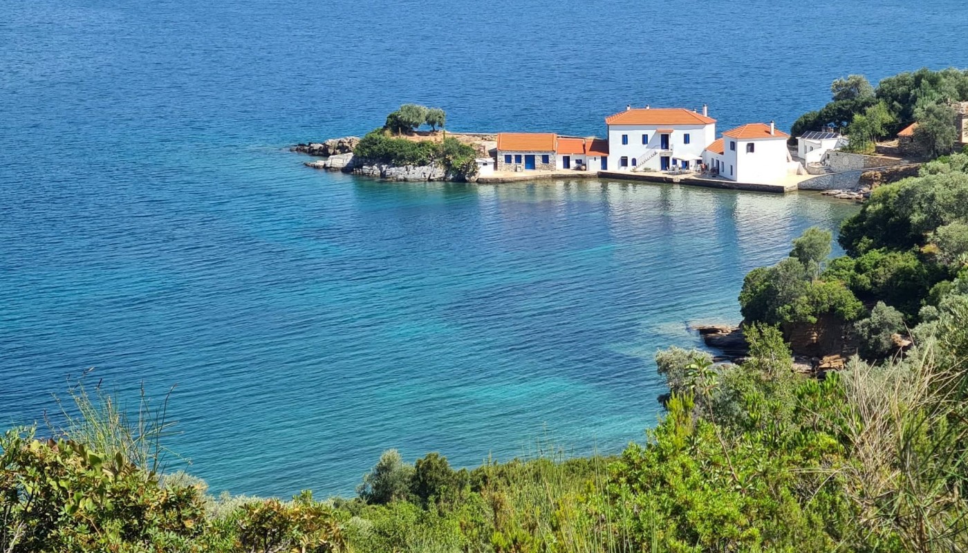 ΠΑΛΑΙΟ ΤΡΙΚΕΡΙ: ΕΝΑ ΝΗΣΙ ΠΟΥ ΕΠΙΣΚΕΠΤΕΤΑΙ ΚΑΝΕΙΣ ΜΟΝΟ ΓΙΑ ΤΟ ΦΑΓΗΤΟ ΤΟΥ! | Προορισμοί