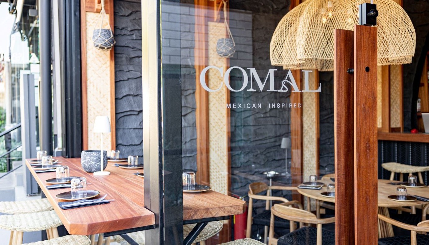 COMAL: Ο ΓΙΑΝΝΗΣ ΛΟΥΚΑΚΟΣ ΑΝΟΙΓΕΙ ΠΑΡΤΙΔΕΣ ΜΕ ΤΗΝ ΜΕΞΙΚΑΝΙΚΗ ΚΟΥΖΙΝΑ | Νέα