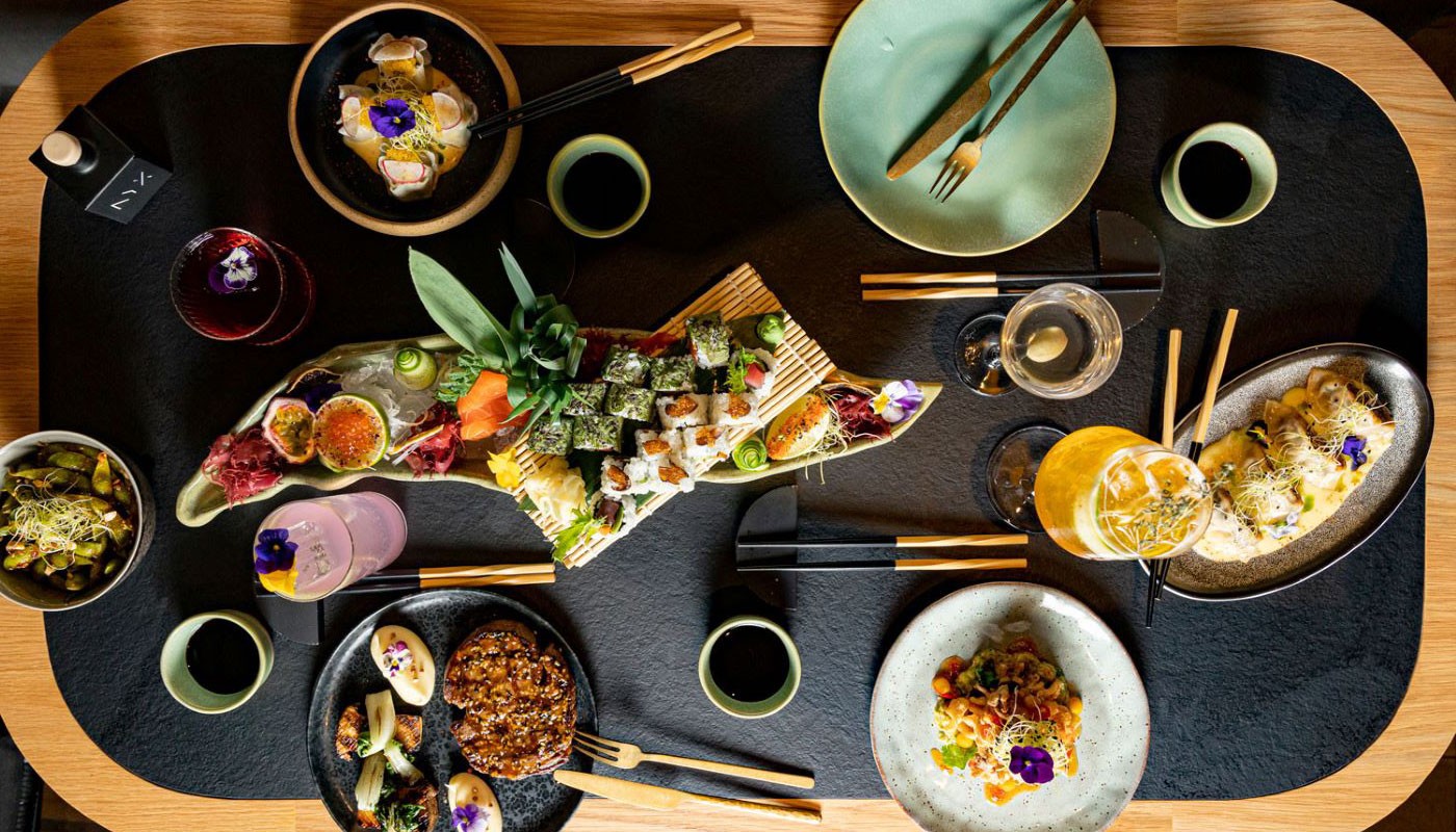 NYX ΜΙΑ ΕΝΔΙΑΦΕΡΟΥΣΑ JAPANESE FUSION GASTROPUB ΜΕ VIBE ΚΑΙ ΘΕΑ ΑΚΡΟΠΟΛΗ | Θέματα