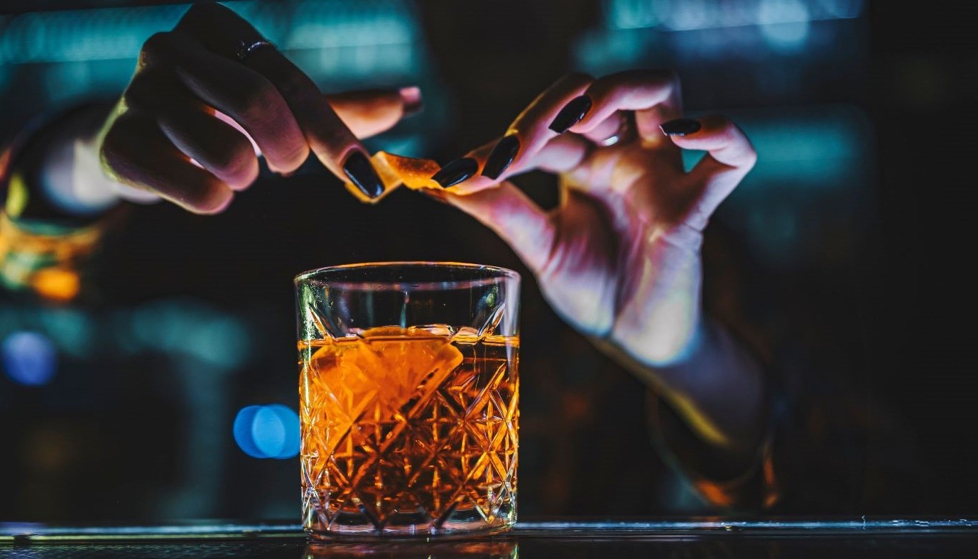 OLD FASHIONED: Η ΓΟΗΤΕΙΑ ΤΟΥ ΚΛΑΣΙΚΟΥ | The Bars