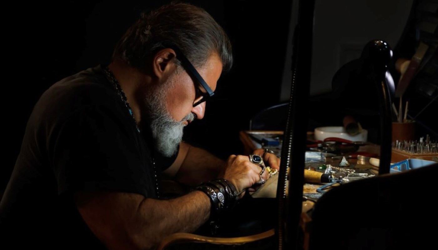 SEVAN BIÇAKÇI: Ο ΒΑΣΙΛΙΑΣ ΤΩΝ ΔΑΧΤΥΛΙΔΙΩΝ | Stories of Perfection
