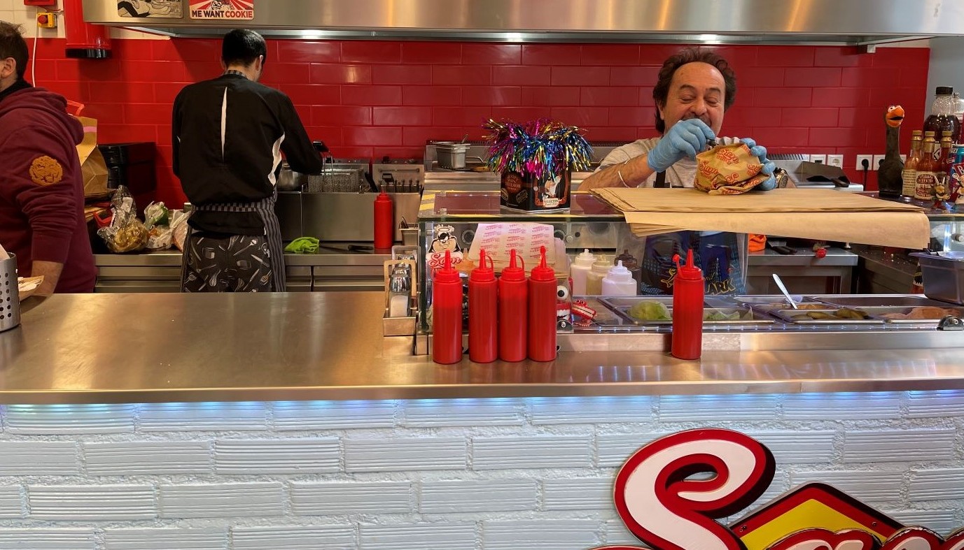 SAM ΜΙΛΑ ΜΟΥ ΓΙΑ BURGERS | Θέματα