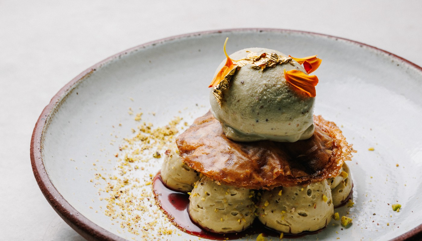 megala lefka akti | The Food & Leisure Guide