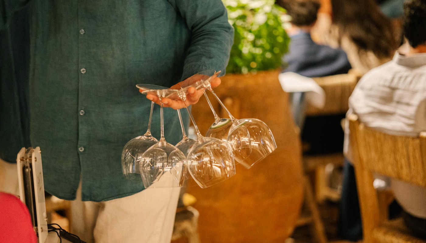 megala lefka akti | The Food & Leisure Guide