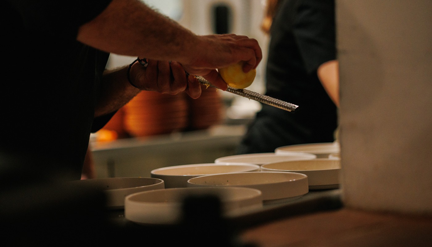megala lefka akti | The Food & Leisure Guide