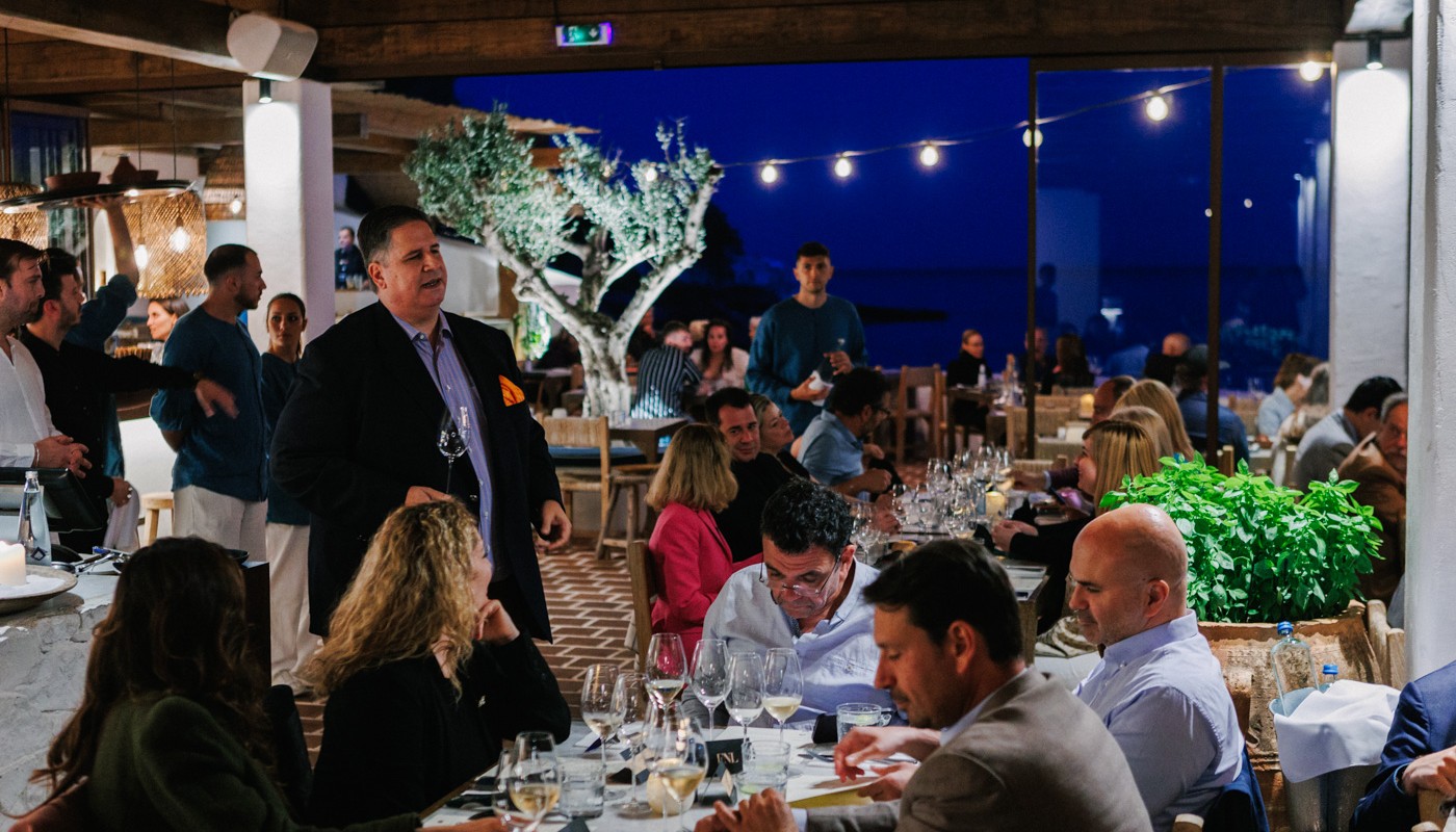 megala lefka akti | The Food & Leisure Guide