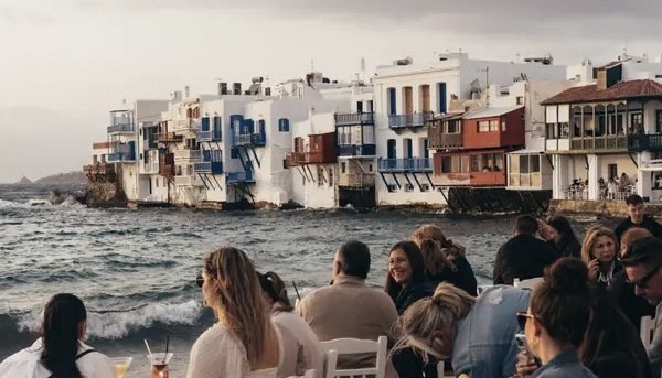 LETTER FROM MYKONOS (PART 1) | Editor's Note