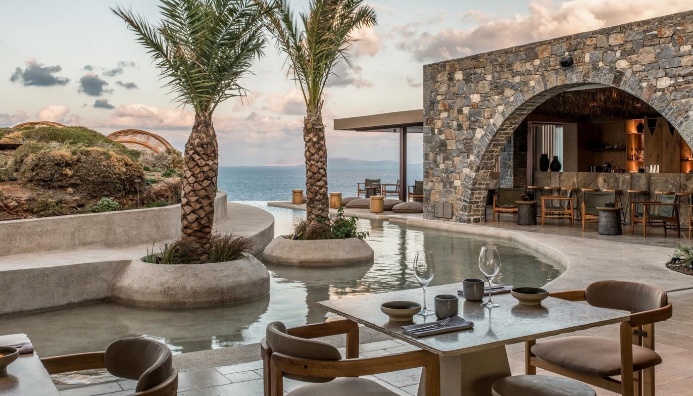 ΤΟ SEASIDE RESORT ΚΑΙ ΤΟ ACRO SUITES ΣΤΗΝ ΚΡΗΤΗ ΔΙΟΡΓΑΝΩΝΟΥΝ ΓΑΣΤΡΟΝΟΜΙΚΕΣ ΒΡΑΔΙΕΣ ΜΕ ΑΣΤΕΡΑΤΟΥΣ ΣΕΦ | Νέα