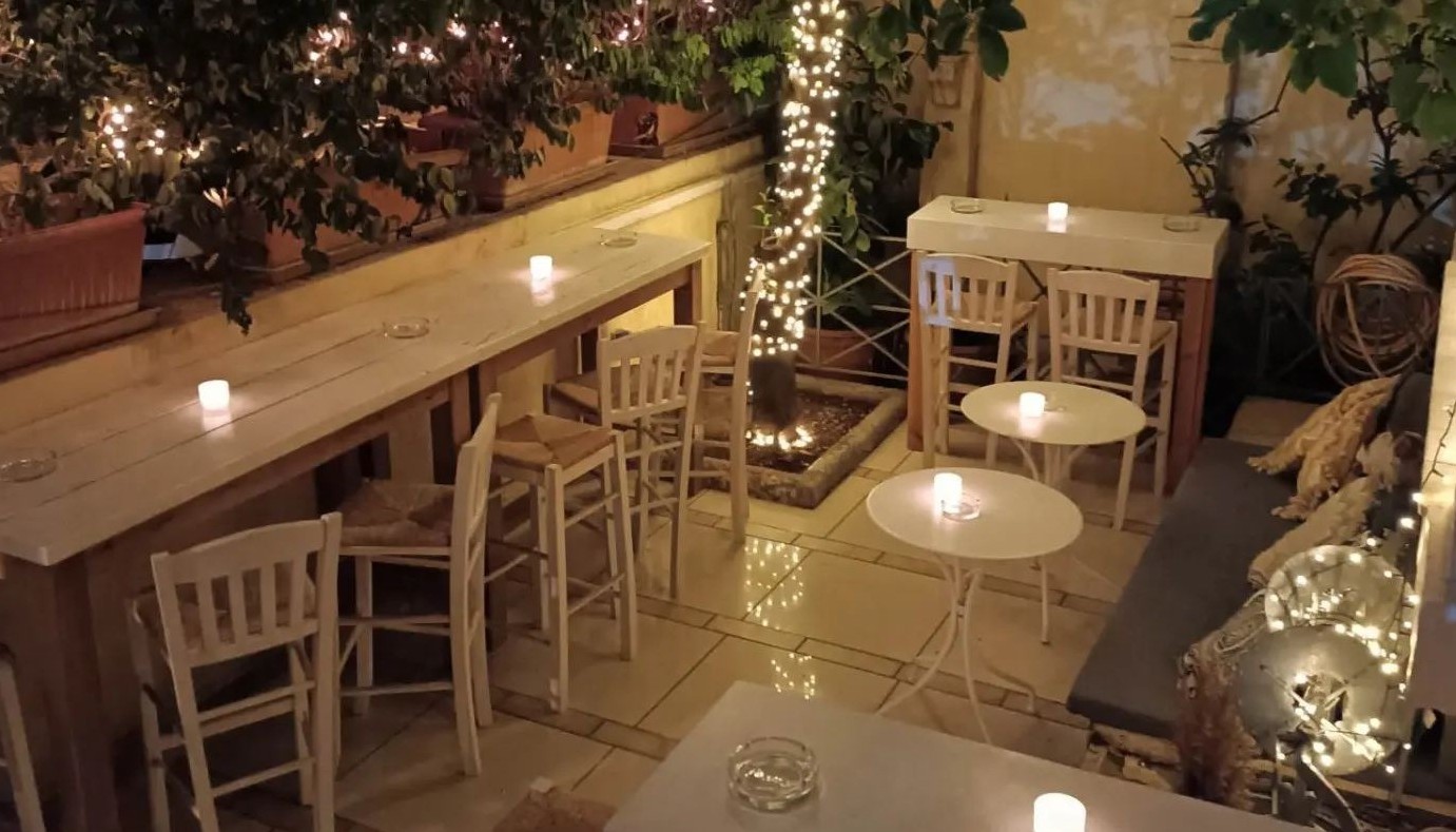 ΛΟΓΙΟΤΑΤΟΣ: ΕΝΑ ...ΛΟΓΙΟ ΜΠΑΡ ΣΤΗ ΚΥΨΕΛΗ | The Bars