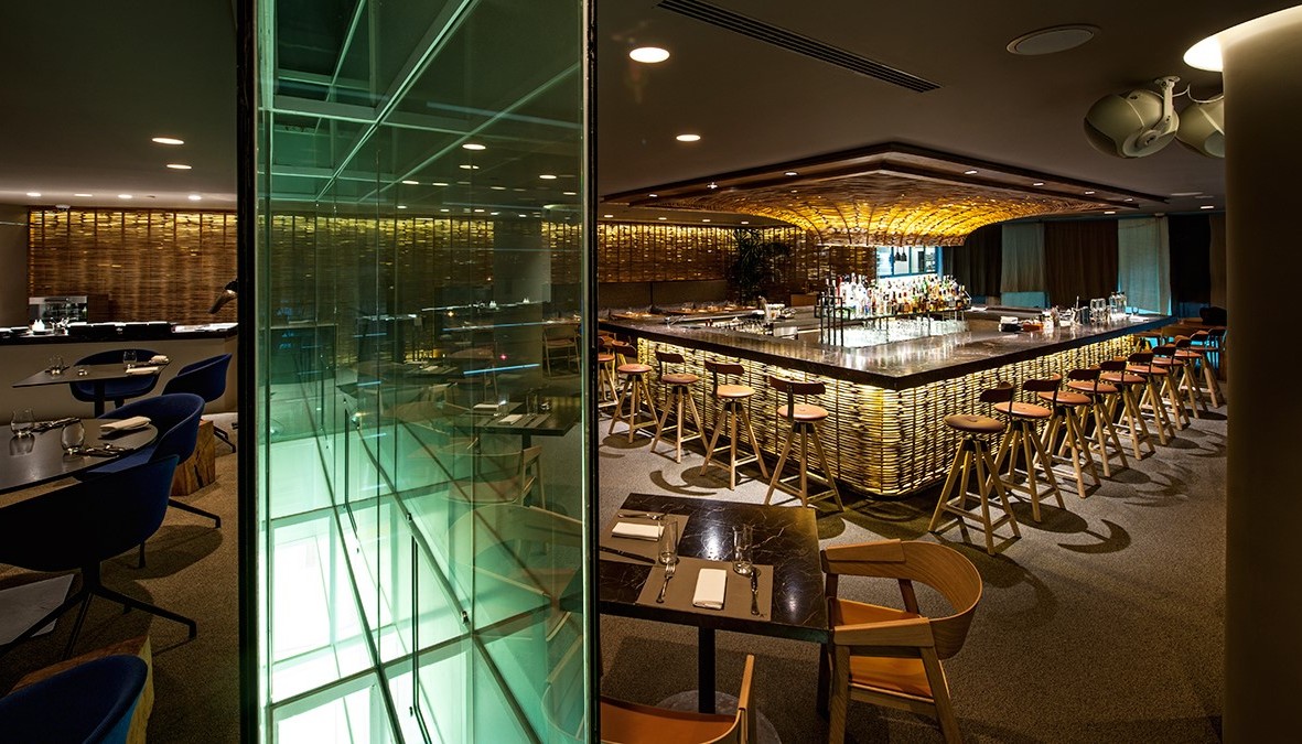 HYTRA RESTAURANT & BAR: ΤΕΣΣΕΡΙΣ ΕΛΛΗΝΙΔΕΣ ΜΑΓΕΙΡΙΣΕΣ ΣΤΗΝ ΚΟΥΖΙΝΑ ΤΟΥ ΣΕ ΙΣΑΡΙΘΜΕΣ ΒΡΑΔΙΕΣ | Νέα