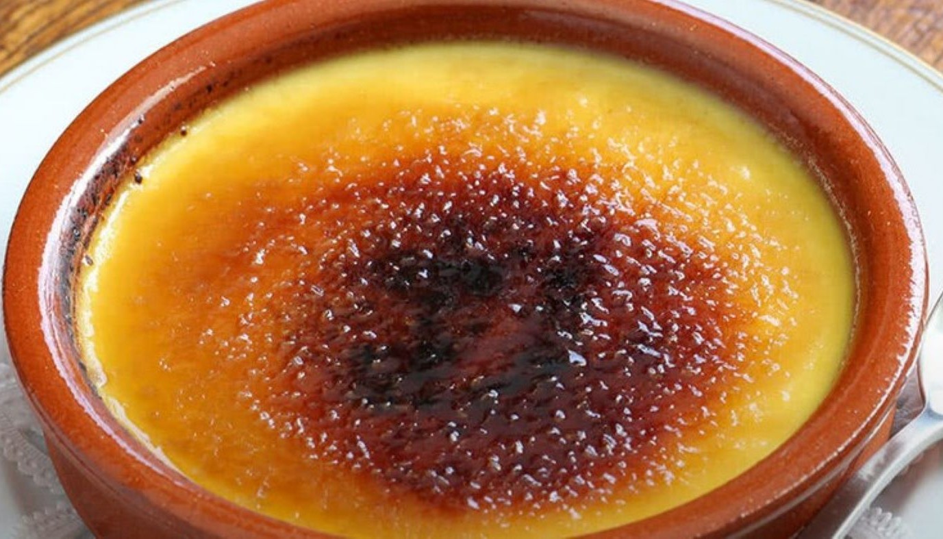 ΠΟΙΑ ΕΙΝΑΙ Η ΔΙΑΦΟΡΑ ΜΕΤΑΞΥ ΤΗΣ CREMA CATALANA (ΚΑΤΑΛΑΝΙΚΗΣ ΚΡΕΜΑΣ) ΚΑΙ ΤΗΣ CRÈME BRÛLÉE (ΚΡΕΜ ΜΠΡΙΛΕ) | Tips & Tricks