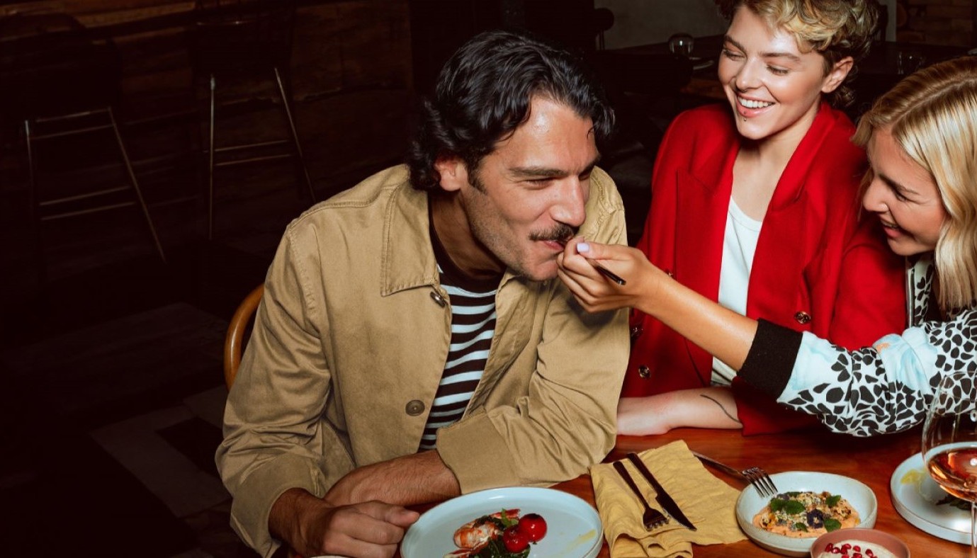 AROUND THE TABLE ΜΕ ΤΗΝ MASTERCARD | Θέματα