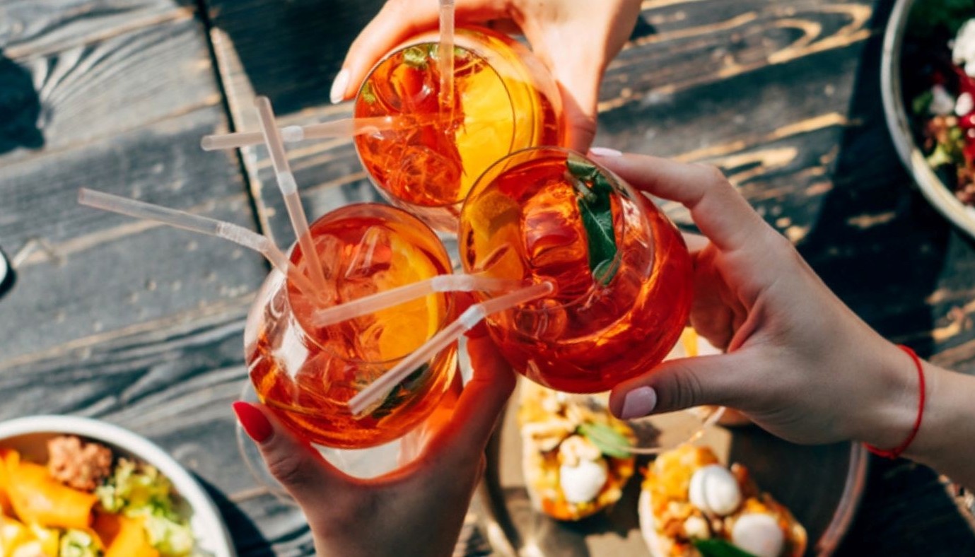 Η ΕΠΙΘΕΣΗ ΤΩΝ APERITIVI | The Bars