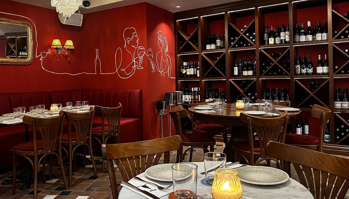 FEELIN’ TIPSY: ΕΝΑ ΝΕΟ WINE BAR RESTO ΣΤΟ ΚΟΛΩΝΑΚΙ | Νέα