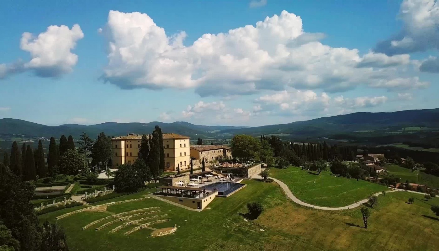 CASTELLO DI CASOLE, A BELMOND HOTEL TUSCANY: ΕΝΑ ΣΥΝΑΡΠΑΣΤΙΚΟ ΞΕΝΟΔΟΧΕΙΟ ΣΕ ΣΚΗΝΟΘΕΣΙΑ ΒΙΣΚΟΝΤΙ | Ξενοδοχεία