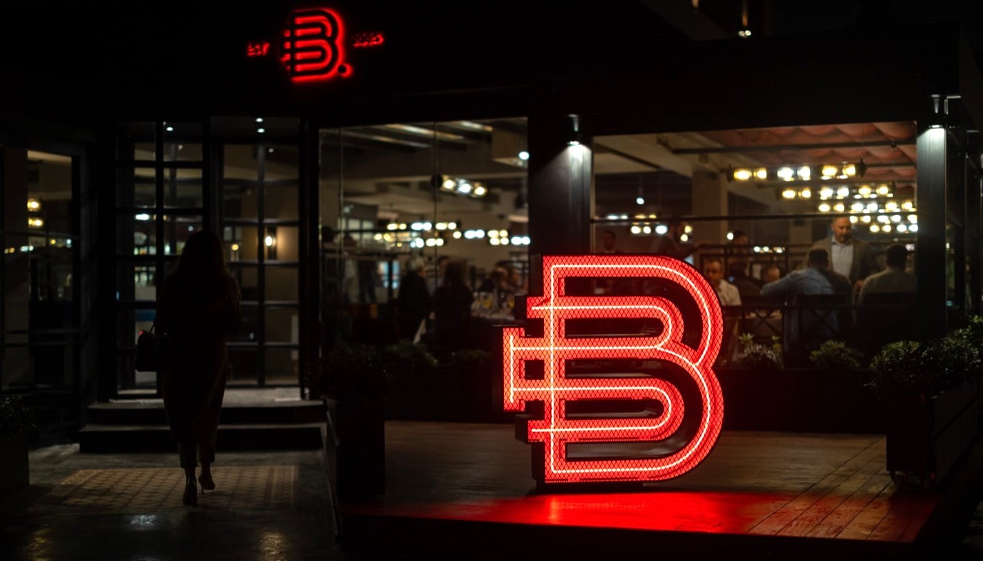 BASEGRILL GLYFADA: ΤΟ SUCCESS STORY ΣΥΝΕΧΙΖΕΤΑΙ ΚΑΙ ΣΤΑ ΝΟΤΙΑ ΠΡΟΑΣΤΙΑ | Κριτικές Εστιατορίων