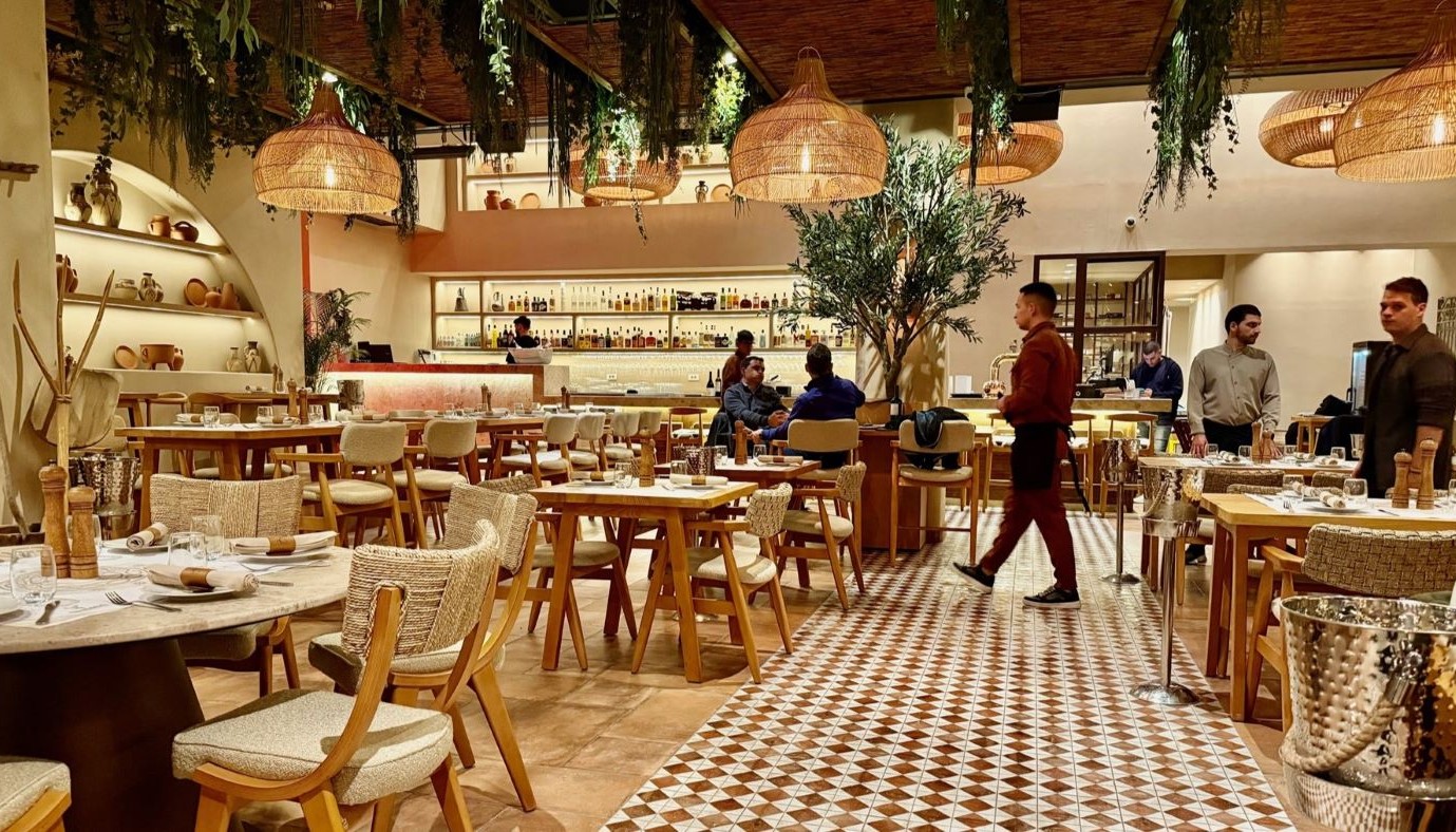 ETHOS ATHENS: ΣΤΗ ΓΛΥΦΑΔΑ ΓΙΑ ΠΑΡΑΔΟΣΙΑΚΕΣ ΕΛΛΗΝΙΚΕΣ ΓΕΥΣΕΙΣ ΜΕ ΣΥΓΧΡΟΝΗ ΠΑΡΟΥΣΙΑΣΗ | Νέα