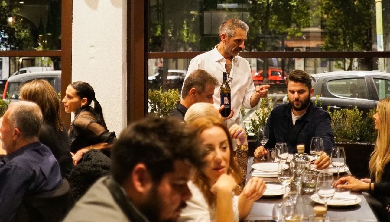 ΣΤΟΥ ΛΟΥ: ΕΝΑ ΜΠΟΕΜ ΕΣΤΙΑΤΟΡΙΟ ΣΤΟ ΚΕΡΑΜΕΙΚΟ ΠΟΥ ΑΓΑΠΑΕΙ ΤΟ ΚΡΑΣΙ | Κριτικές Εστιατορίων