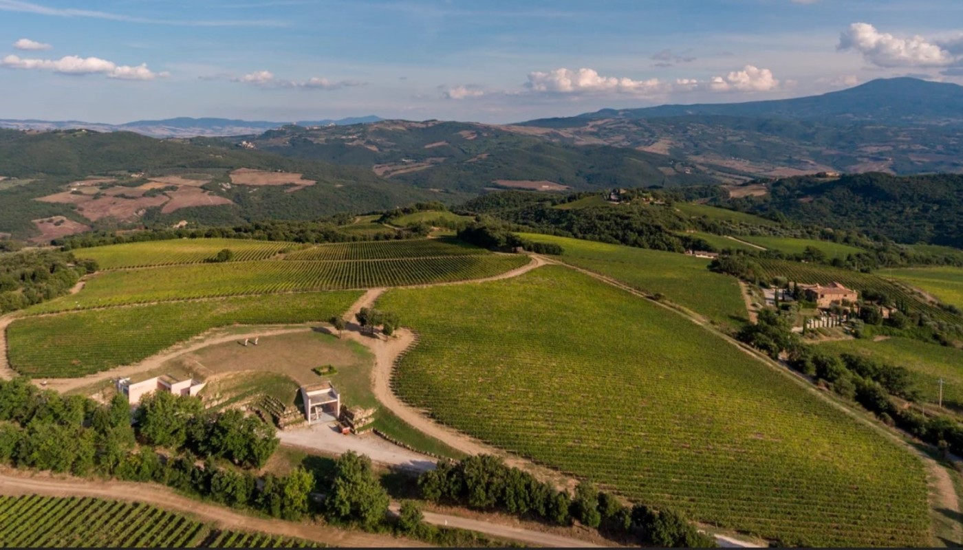 SAN POLO, ΤΟ BRUNELLO DI MONTALCINO ΜΕΣΑ ΑΠΟ ΒΕΡΟΝΕΖΙΚΑ ΓΥΑΛΙΑ! | Θέματα