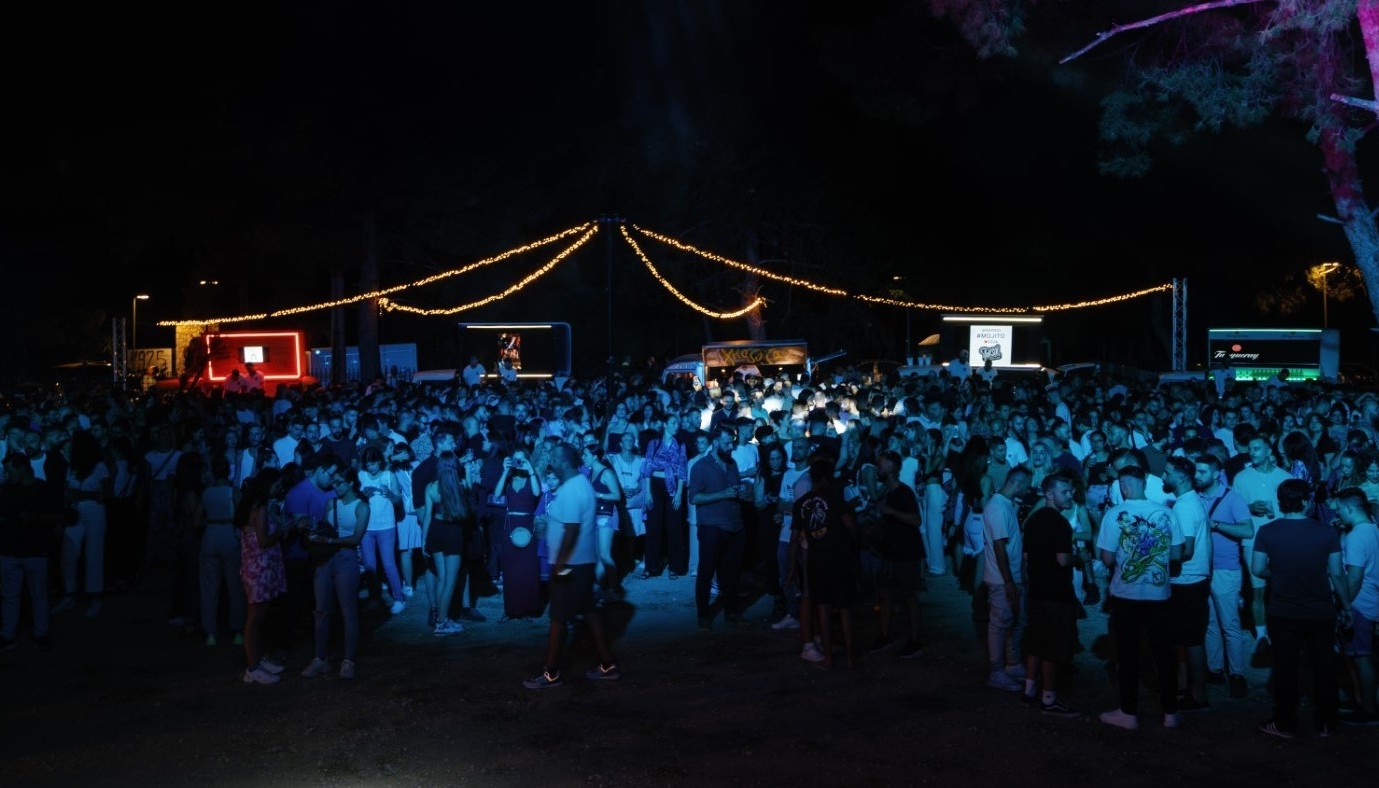FILADELFEIA COCKTAIL WEEK: ΑΠΟ ΤΗ ΒΑΡΚΕΛΩΝΗ ΣΤΗΝ ΚΩΝΣΤΑΝΤΙΝΟΥΠΟΛΗ ΜΕ ΟΔΗΓΟ ΕΝΑ ΣΕΙΚΕΡ | The Bars