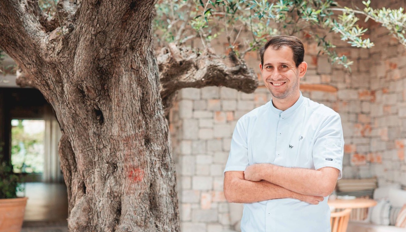PARELIA ΣΤΟ W COSTA NAVARINO, Ο ΝΙΚΟΣ ΜΠΙΛΛΗΣ ΣΕ ΝΕΕΣ ΠΕΡΙΠΕΤΕΙΕΣ | Νέα