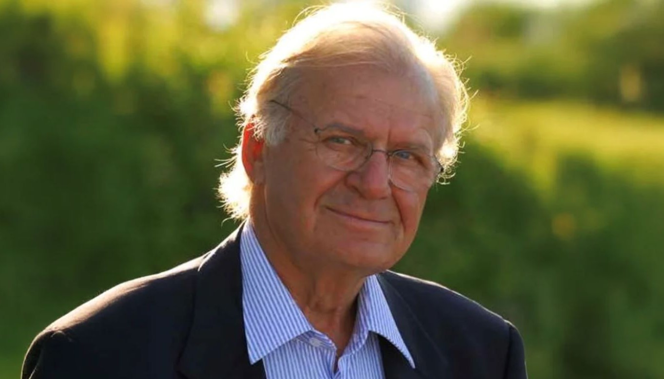 ΣΠΥΡΟΣ ΚΟΚΟΤΟΣ: ΕΦΥΓΕ Ο ΑΝΘΡΩΠΟΣ ΠΟΥ ΟΡΑΜΑΤΙΣΤΗΚΕ ΚΑΙ ΔΙΑΜΟΡΦΩΣΕ ΤΗΝ ΕΛΟΥΝΤΑ | Θέματα