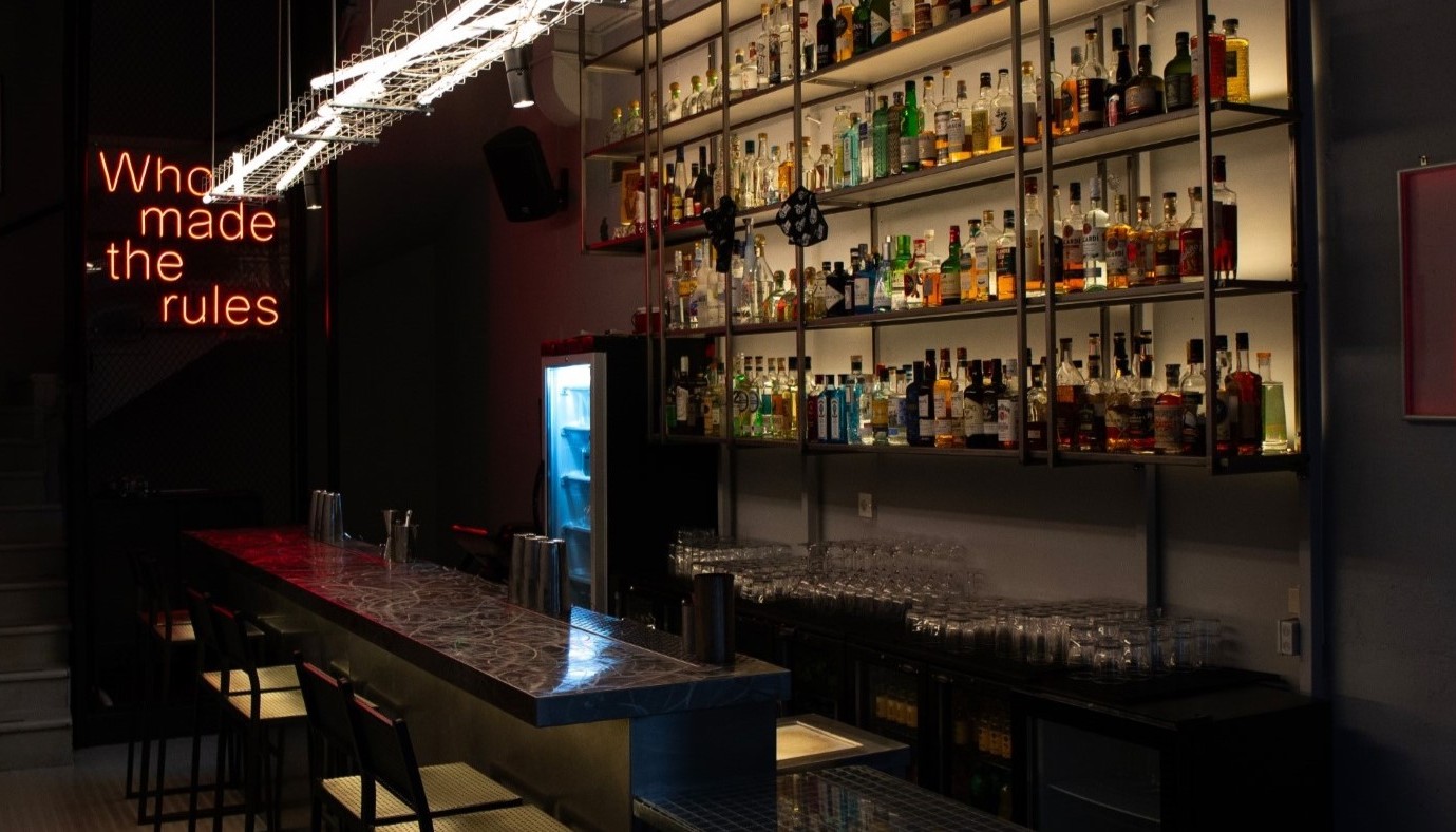 PUROVOKU ΣΤΗ ΘΕΣΣΑΛΟΝΙΚΗ: ΤΡΕΙΣ ΟΡΟΦΟΙ ΓΕΥΣΗΣ, ΤΕΧΝΙΚΗΣ ΚΑΙ ΔΗΜΙΟΥΡΓΙΑΣ ΜΕ STREET ΦΙΛΟΣΟΦΙΑ | The Bars