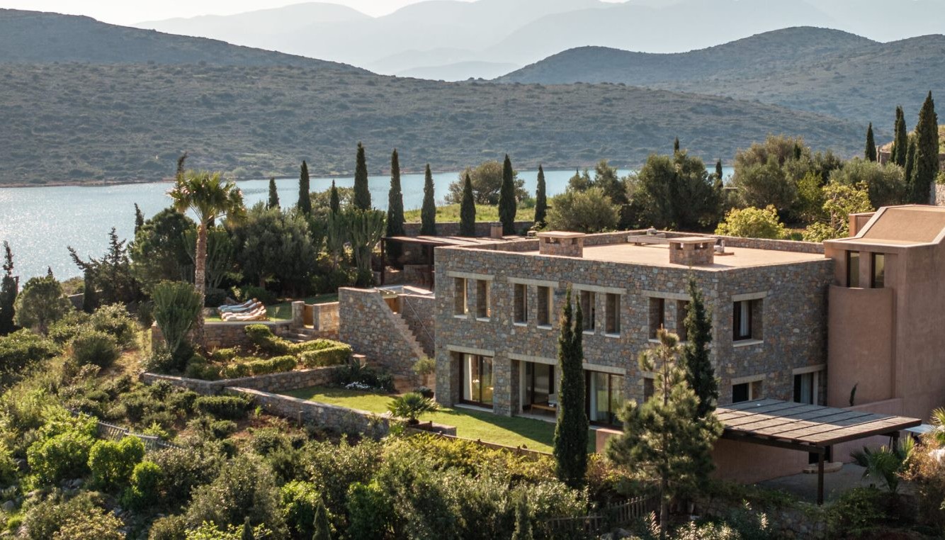 PHĀEA BLUE, Η ΠΑΡΑΔΟΣΗ ΤΗΣ ΕΛΟΥΝΤΑΣ ΣΤΟΝ ΥΨΗΛΟ ΤΟΥΡΙΣΜΟ ΣΥΝΕΧΙΖΕΤΑΙ ΔΥΝΑΜΙΚΑ | Ξενοδοχεία