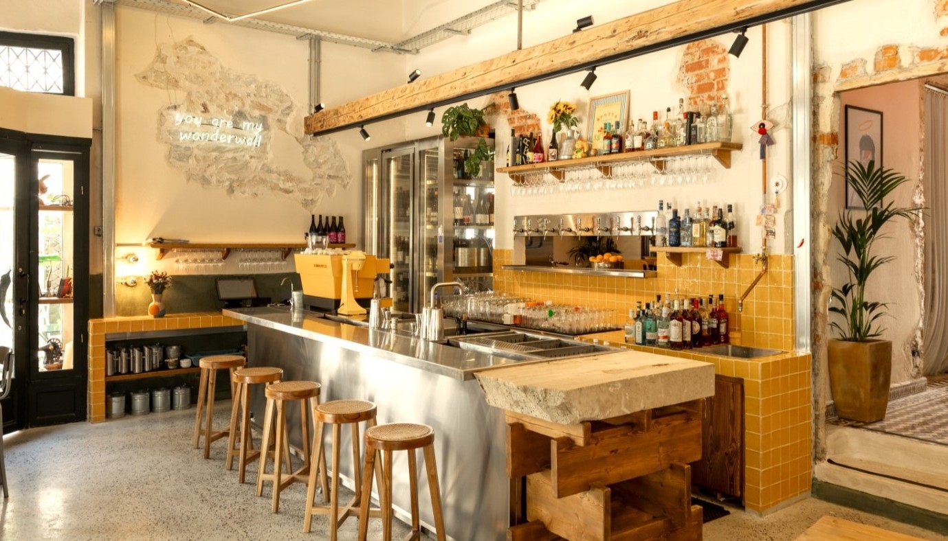 EL MIO ABNORMAL: TAPAS, ΒΙΝΥΛΙΑ ΚΑΙ TAP COCKTAILS ΣΤΟΝ ΠΙΟ COOL ΠΕΖΟΔΡΟΜΟ ΤΟΥ ΒΟΛΟΥ | The Bars