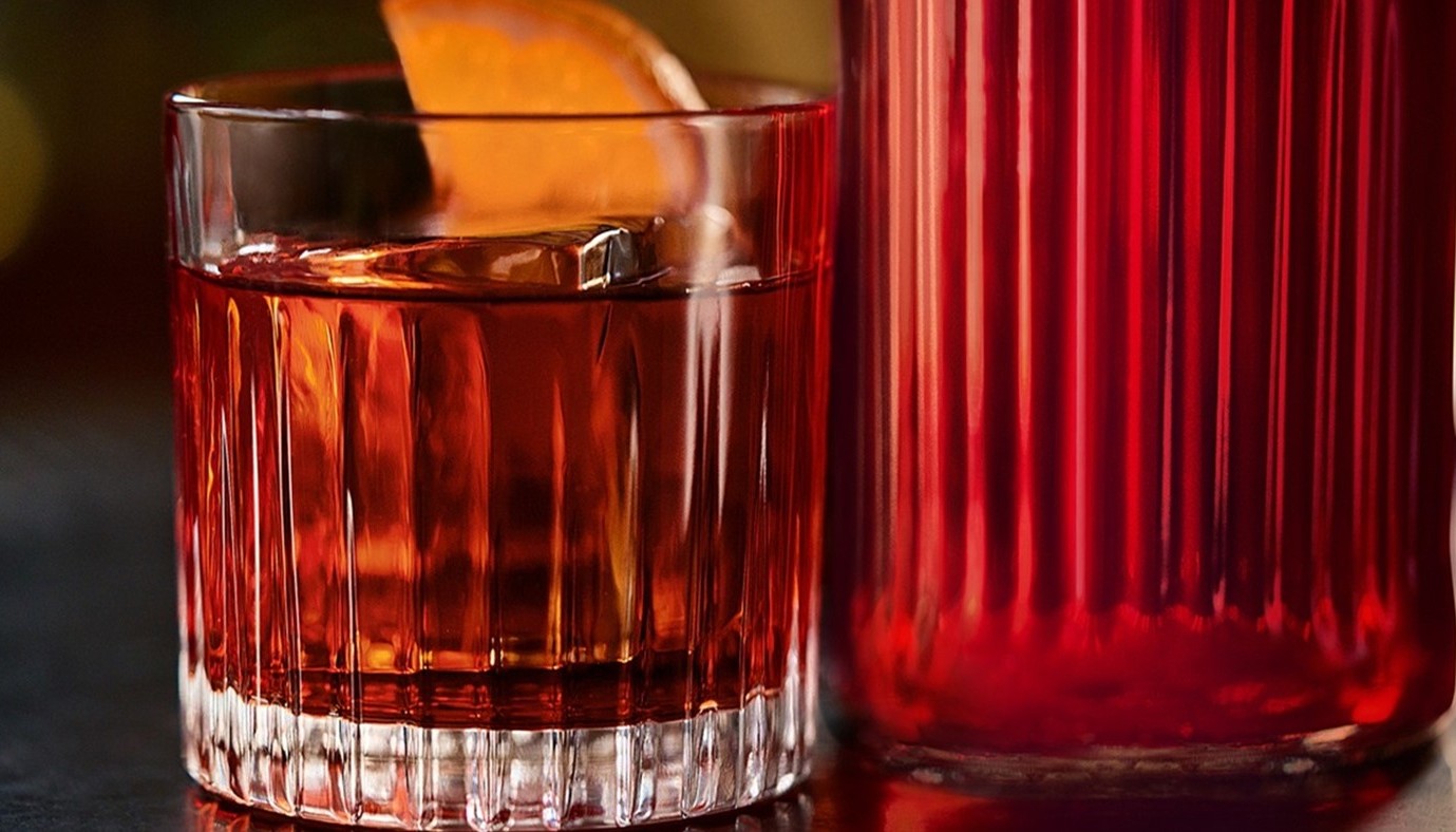 CAMPARI HOTEL: ΤΟ ΠΙΟ ΚΟΚΚΙΝΟ ΒΡΑΔΥ ΤΟΥ ΣΕΠΤΕΜΒΡΙΟΥ ΓΙΑ ΤΗΝ ΕΝΑΡΞΗ ΤΗΣ NEGRONI WEEK | Νέα