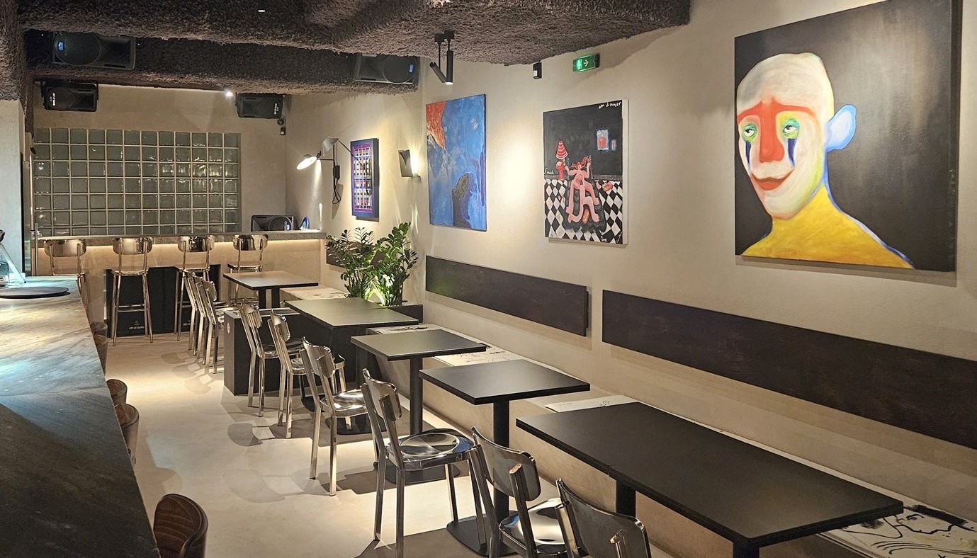 ΣΤΗΝ ΠΛΟΥΤΑΡΧΟΥ DEKA, Η ΠΟΛΗ ΣΥΝΑΝΤΑ ΞΑΝΑ ΤΗΝ ΚΟΣΜΟΠΟΛΙΤΙΚΗ ΑΥΡΑ ΤΗΣ | The Bars