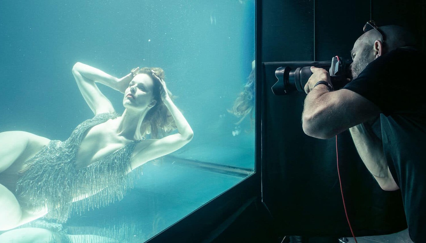 ΚΛΕΦΤΕΣ ΜΑΤΙΕΣ ΣΤΑ ΠΑΡΑΣΚΗΝΙΑ ΤΗΣ ΔΗΜΙΟΥΡΓΙΑΣ ΤΟΥ ΝΕΟΥ PIRELLI CALENDAR 2026 | Objects of Desire