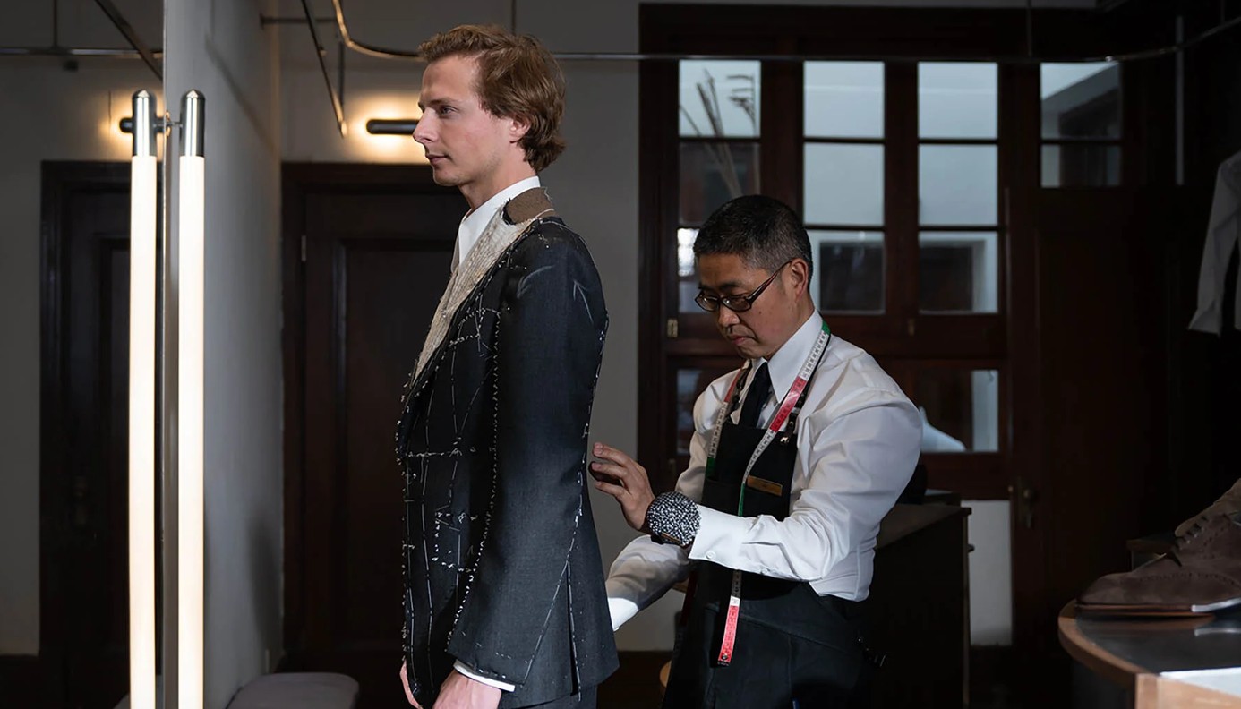 DORMEUIL: ΕΝΑΣ ΟΙΚΟΣ ΠΟΥ ΣΥΝΑΝΤΙΕΤΑΙ Η ΒΡΕΤΑΝΙΚΗ ΤΕΧΝΟΓΝΩΣΙΑ ΜΕ ΤΗ ΓΑΛΛΙΚΗ ΚΟΜΨΟΤΗΤΑ | Men’s Regalia