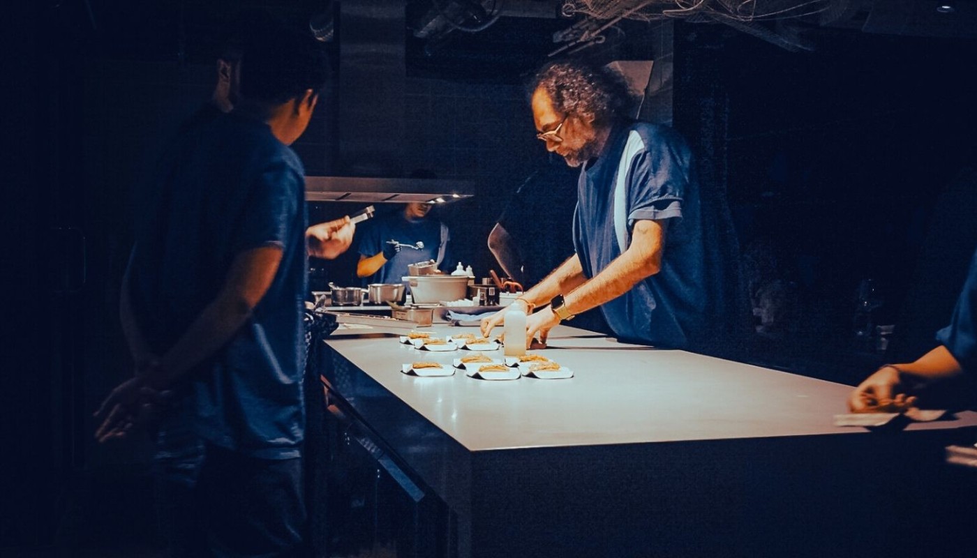 ΣΤΟ ΜΥΑΛΟ ΤΟΥ GAGGAN ANAND: Ο ΣΕΦ ΠΟΥ ΣΥΝΕΔΕΣΕ ΤΗ ΜΟΥΣΙΚΗ ΜΕ ΤΟ FINE DINING ΟΠΩΣ ΚΑΝΕΙΣ ΑΛΛΟΣ | Θέματα