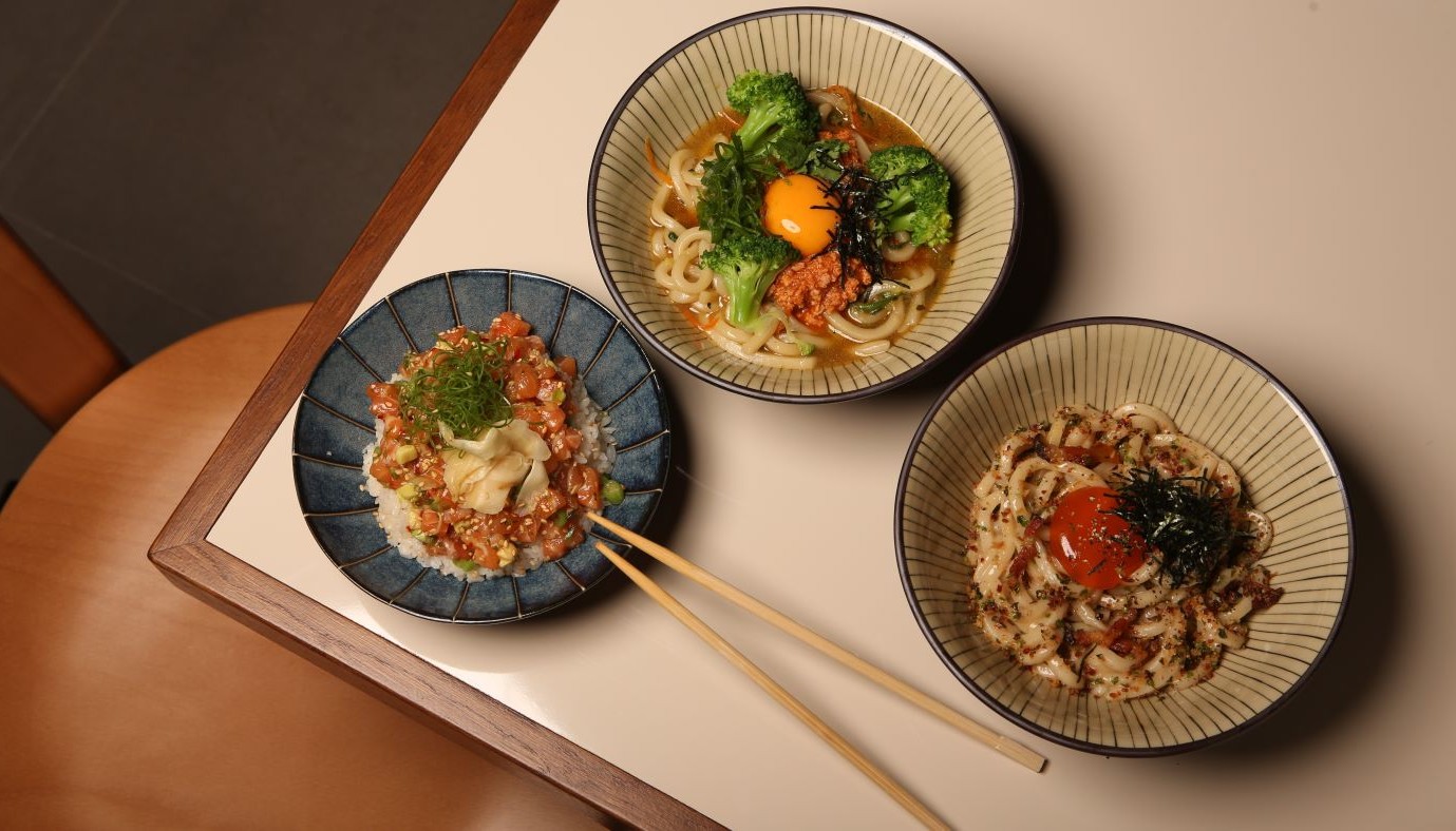 ΠΡΩΤΕΣ ΕΝΤΥΠΩΣΕΙΣ ΑΠΟ ΤΟ EKIBEN KITCHEN ΤΟΥ ΑΡΗ ΒΕΖΕΝΕ ΣΤΗ ΓΛΥΦΑΔΑ | Νέα