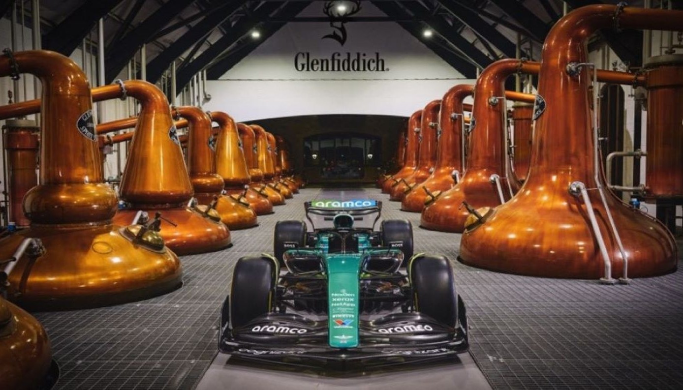 GLENFIDDICH 16YO: ΜΙΑ ΣΥΜΜΑΧΙΑ ΥΨΗΛΩΝ ΕΠΙΔΟΣΕΩΝ ΜΕ ΤΗΝ ΥΠΟΓΡΑΦΗ ΤΗΣ ASTON MARTIN F1 | Νέα
