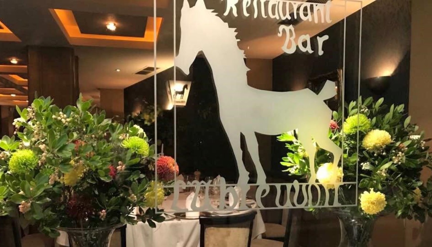 ΑΠΟΧΑΙΡΕΤΩΝΤΑΣ ΤΟΝ ΑΛΕΞΗ ΚΟΤΣΗ, ΙΔΙΟΚΤΗΤΗ ΤΟΥ L`ABREUVOIR | Θέματα