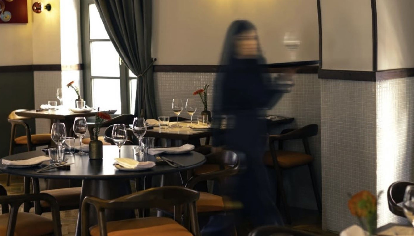 ATENO: Ο ΝΙΚΟΣ ΚΑΡΑΘΑΝΟΣ ΑΝΕΒΑΖΕΙ ΤΟΝ ΠΗΧΗ ΨΗΛΑ | Κριτικές Εστιατορίων