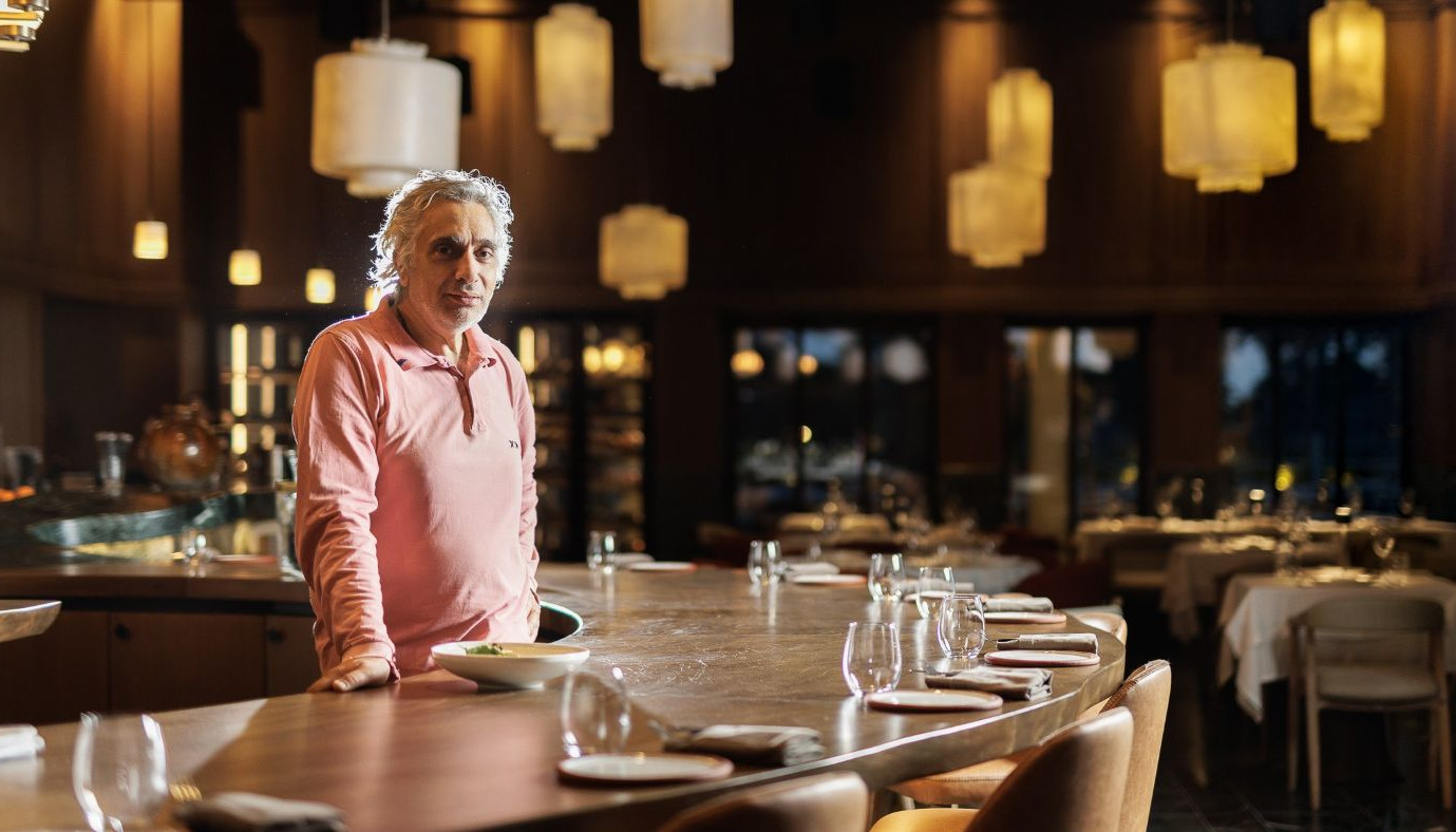 ZAPPA: ΣΤΟ CHEF’S TABLE ΤΟΥ ΧΡΥΣΑΝΘΟΥ ΚΑΡΑΜΟΛΕΓΚΟΥ | Νέα