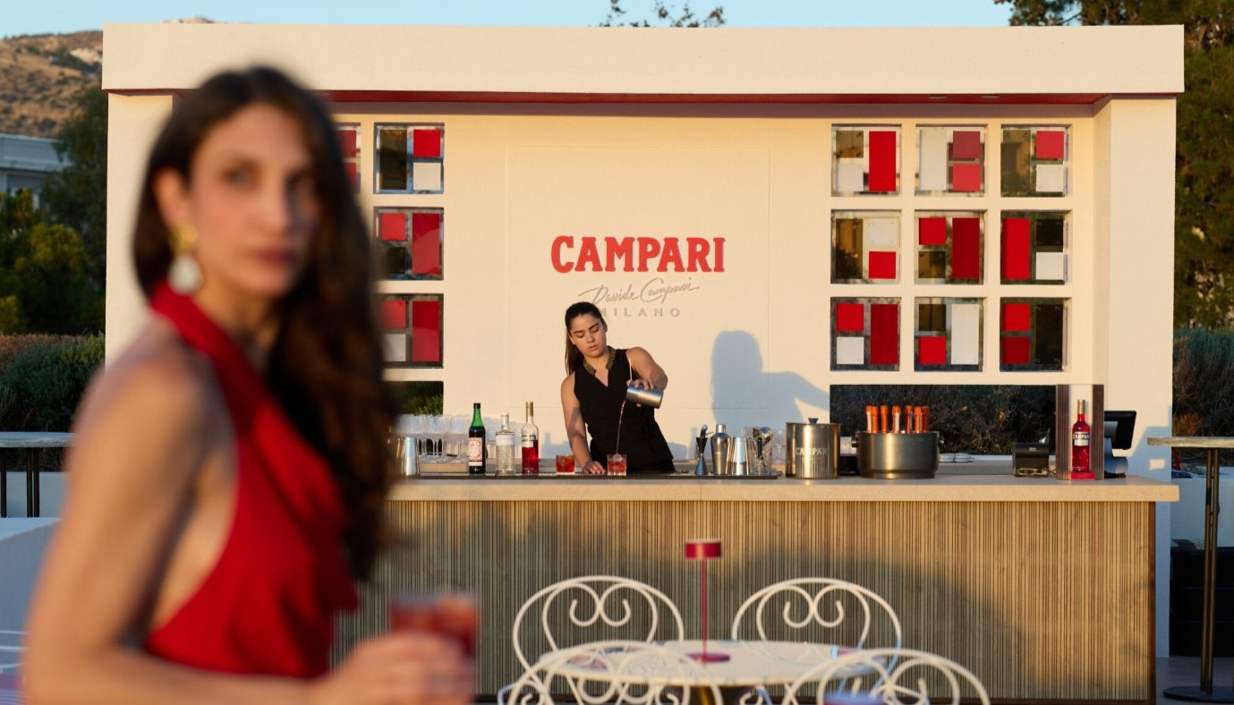 TERRAZZA CAMPARI: Η ΑΥΘΕΝΤΙΚΗ ΙΤΑΛΙΚΗ ΙΕΡΟΤΕΛΕΣΤΙΑ ΤΟΥ APERITIVO ΑΠΟΚΤΑ ΤΟ ΔΙΚΟ ΤΗΣ ROOFTOP ΣΤΗΝ ΑΘΗΝΑΪΚΗ ΡΙΒΙΕΡΑ | The Bars