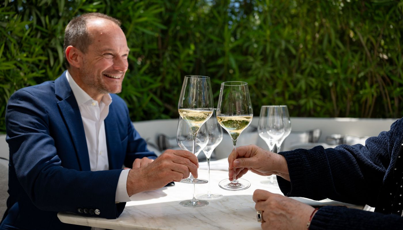 ΑΣ ΜΙΛΗΣΟΥΜΕ ΓΙΑ ΤΗΝ ΣΑΜΠΑΝΙΑ MOËT & CHANDON | Θέματα