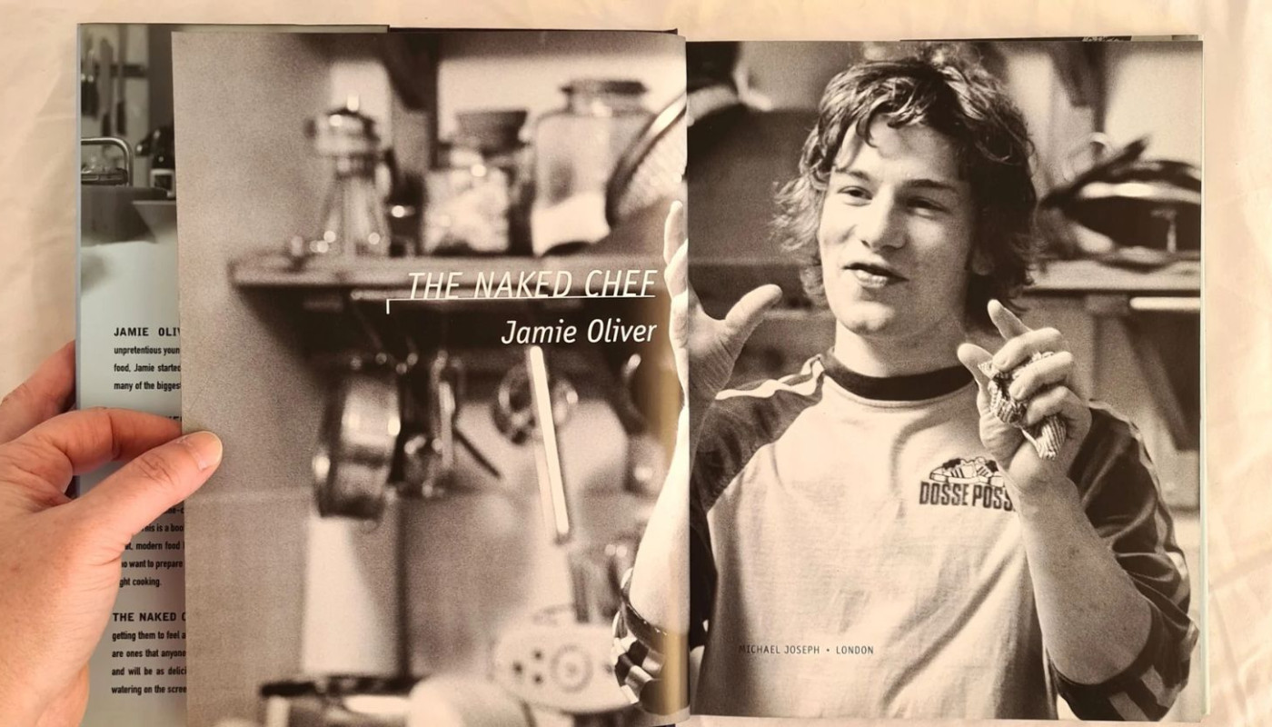 Ο JAMIE OLIVER ΚΑΙ Η ΜΟΥΣΙΚΗ ΠΟΥ ΕΜΑΘΕ ΜΙΑ ΟΛΟΚΛΗΡΗ ΓΕΝΙΑ ΝΑ ΜΑΓΕΙΡΕΥΕΙ | Θέματα
