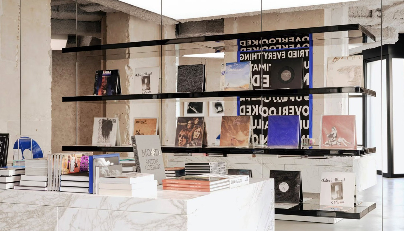 ΤΟ ΝΕΟ ΚΑΦΕ-CONCEPT STORE ΣΤΟ FLAGSHIP ΤΗΣ SAINT LAURENT ΠΡΟΤΕΙΝΕΙ ΜΙΑ ΟΛΙΣΤΙΚΗ ΕΜΠΕΙΡΙΑ | Objects of Desire