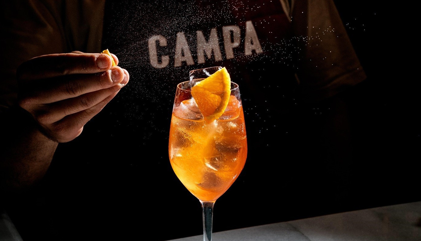CAMPA: ΕΝΑ ΚΟΣΜΟΠΟΛΙΤΙΚΟ APERITIVO BAR ΜΕ ΛΟΝΔΡΕΖΙΚΟ ΑΕΡΑ ΑΝΑΝΕΩΝΕΙ ΤΟΝ ΠΕΖΟΔΡΟΜΟ ΤΗΣ 3ΗΣ ΣΕΠΤΕΜΒΡΙΟΥ | The Bars