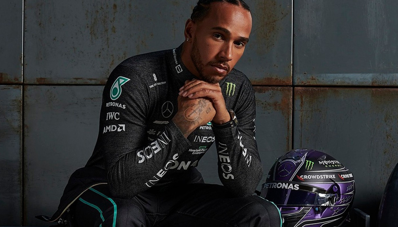 LEWIS HAMILTON: Ο ΠΡΩΤΑΓΩΝΙΣΤΗΣ ΤΗΣ FORMULA 1 ΕΠΑΝΑΠΡΟΣΔΙΟΡΙΖΕΙ ΤΟ ΑΝΔΡΙΚΟ ΣΤΥΛ | Men’s Regalia